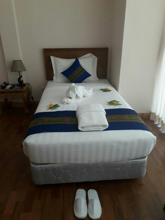 Famous Hotel Loikaw Luaran gambar